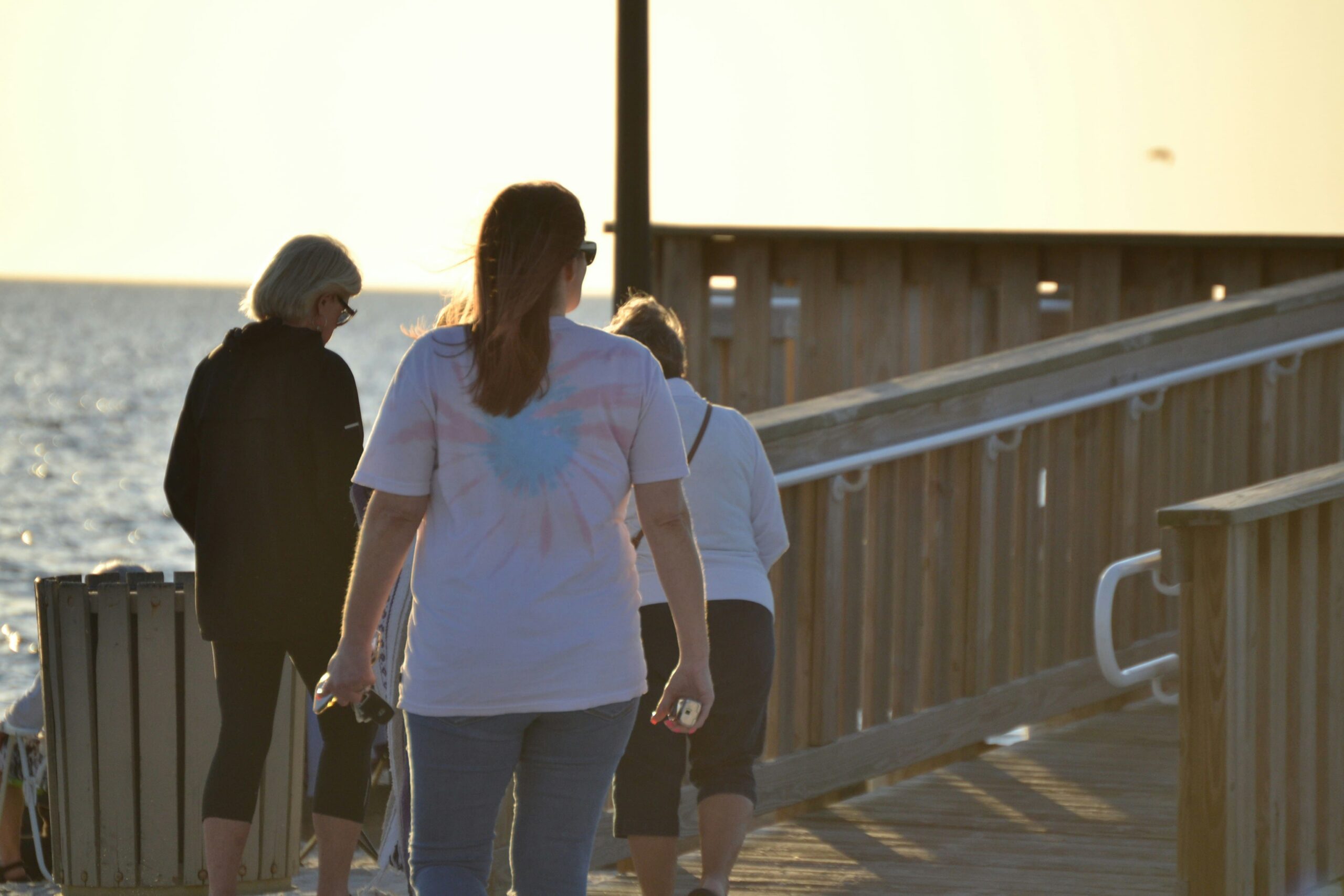 women enjoying sunset while at sober living facility in treasure island FL